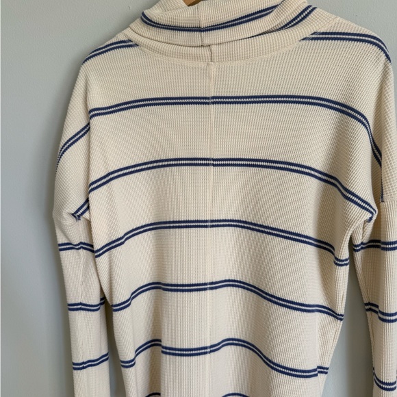 Aritzia The Group Babaton Thermal Cowl Neck Top - Picture 6 of 9